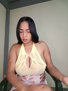 Snapshot of Carolinna chatting on May 15, 2026, 2:04 pm Carolinna online show from May 15, 2026, 2:04 pm