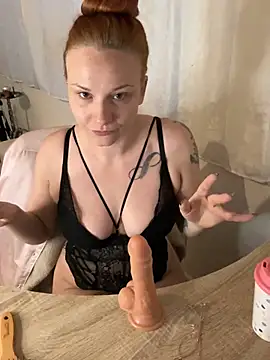 Fiebie licious  online show from April 14, 2026, 4:28 am