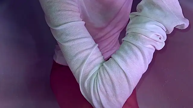 very strange things online show from April 4, 2026, 5:25 am