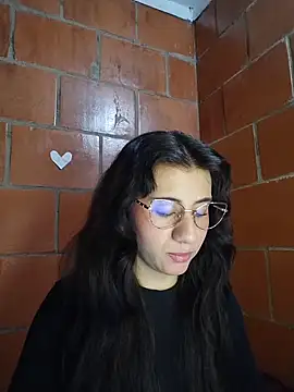 Snapshot of Amanda_x1 chatting on May 27, 2026, 7:43 pm Amanda x1 online show from May 27, 2026, 7:43 pm