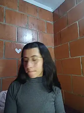 Snapshot of Amanda_x1 chatting on May 6, 2026, 7:40 pm Amanda x1 online show from May 6, 2026, 7:40 pm