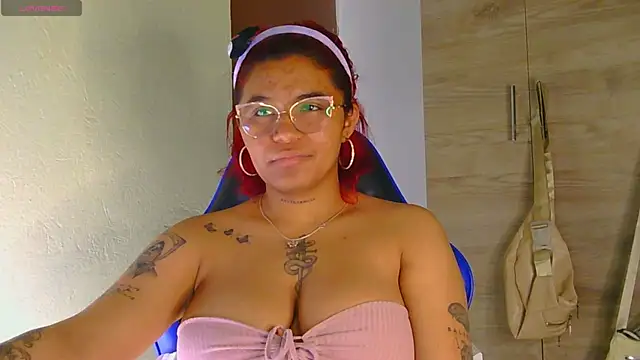 Snapshot of alessia_temptation chatting on August 4, 2026, 6:40 am alessia temptation online show from August 4, 2026, 6:40 am