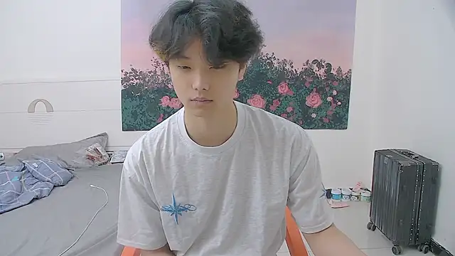 Snapshot of icecream-002 chatting on June 14, 2026, 12:28 pm icecream-002 online show from June 14, 2026, 12:28 pm