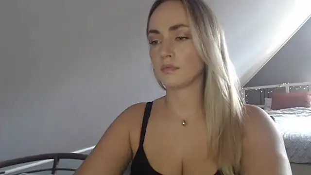 Snapshot of ScarlettSensitive chatting on July 30, 2026, 2:16 pm ScarlettSensitive online show from July 30, 2026, 2:16 pm