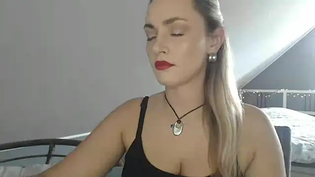 Snapshot of ScarlettSensitive chatting on June 19, 2026, 2:23 pm ScarlettSensitive online show from June 19, 2026, 2:23 pm