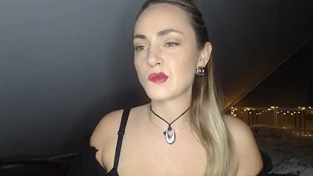 Snapshot of ScarlettSensitive chatting on June 16, 2026, 8:20 pm ScarlettSensitive online show from June 16, 2026, 8:20 pm