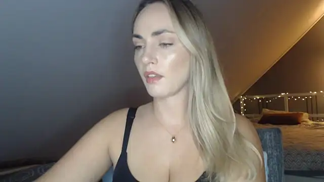 Snapshot of ScarlettSensitive chatting on July 21, 2026, 8:21 pm ScarlettSensitive online show from July 21, 2026, 8:21 pm