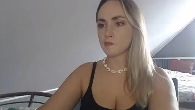Snapshot of ScarlettSensitive chatting on July 14, 2026, 2:23 pm ScarlettSensitive online show from July 14, 2026, 2:23 pm