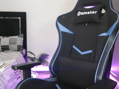 NaughtyUrus online show from April 6, 2026, 1:56 pm