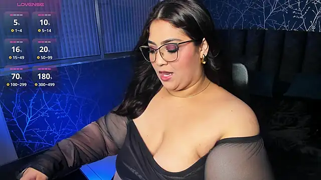 Snapshot of Charlottxl chatting on June 18, 2026, 4:00 am Charlottxl online show from June 18, 2026, 4:00 am