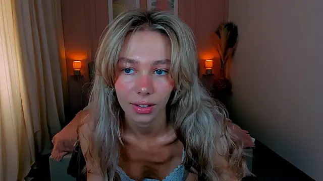 Snapshot of LuluAlis chatting on May 29, 2026, 1:28 pm LuluAlis online show from May 29, 2026, 1:28 pm