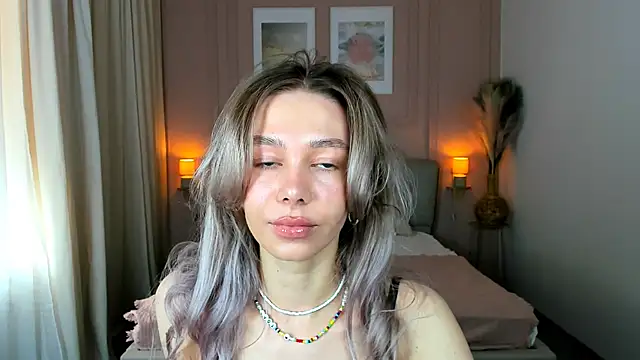 LuluAlis online show from April 19, 2026, 1:01 pm