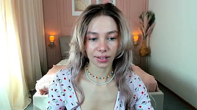 LuluAlis online show from April 26, 2026, 12:57 pm