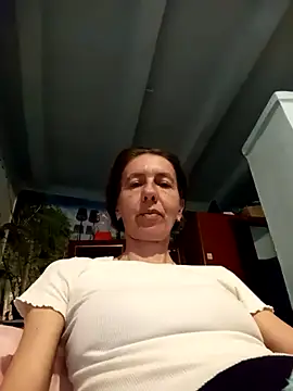 Snapshot of Tania9876 chatting on May 16, 2026, 6:40 pm Tania9876 online show from May 16, 2026, 6:40 pm