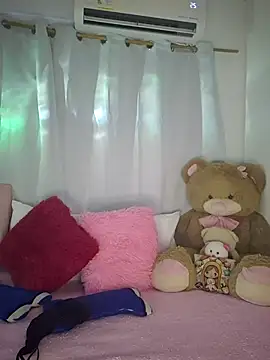 Snapshot of Foxylisaflores chatting on August 4, 2026, 12:53 pm Foxylisaflores online show from August 4, 2026, 12:53 pm