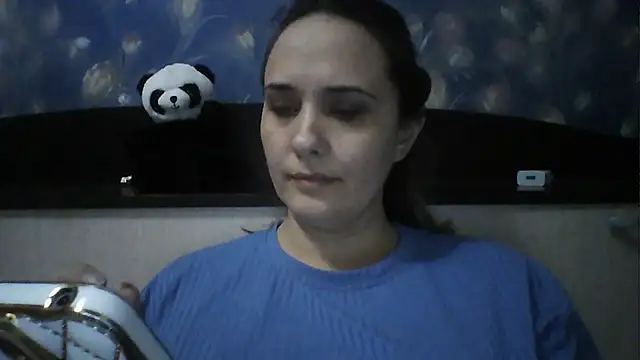 Alisa07qw online show from April 1, 2026, 2:14 pm