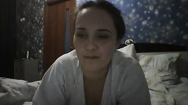 Alisa07qw online show from April 13, 2026, 2:21 pm