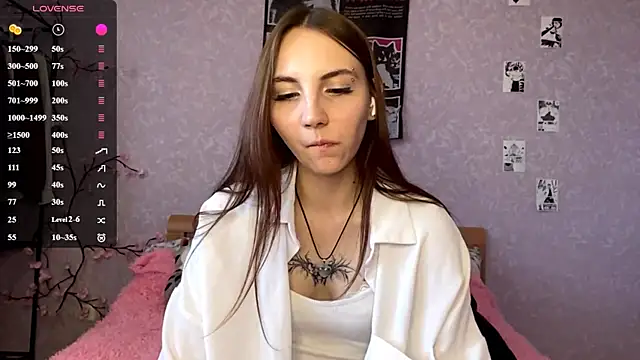 Snapshot of AlisaBloom chatting on July 2, 2026, 4:13 pm AlisaBloom online show from July 2, 2026, 4:13 pm