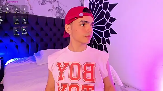 NicoKinggs  online show from April 28, 2026, 12:53 pm