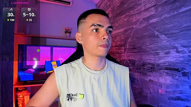 NicoKinggs  online show from April 10, 2026, 1:07 pm