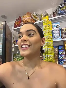 Snapshot of Bella-Ferrer chatting on May 26, 2026, 6:28 pm Bella-Ferrer online show from May 26, 2026, 6:28 pm