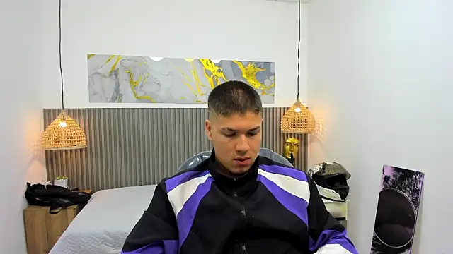 Snapshot of AlessandroFranco chatting on June 10, 2026, 1:23 pm AlessandroFranco online show from June 10, 2026, 1:23 pm