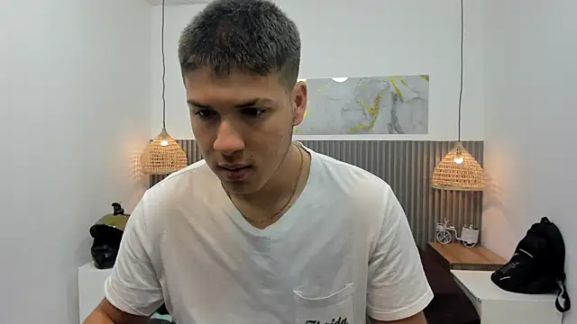 Snapshot of AlessandroFranco chatting on May 8, 2026, 1:48 pm AlessandroFranco online show from May 8, 2026, 1:48 pm