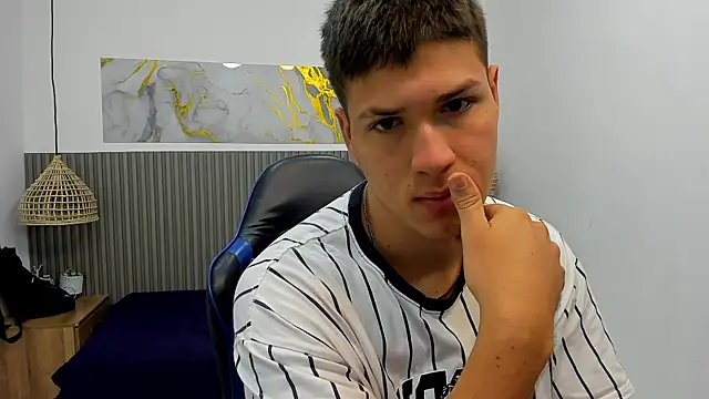 Snapshot of AlessandroFranco chatting on July 21, 2026, 12:28 pm AlessandroFranco online show from July 21, 2026, 12:28 pm
