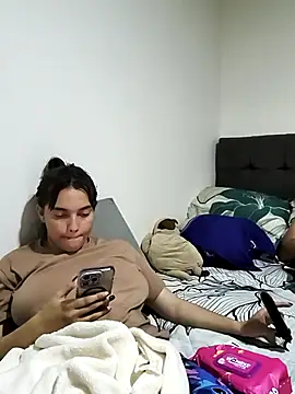 Alaia Blosson online show from April 28, 2026, 3:44 am