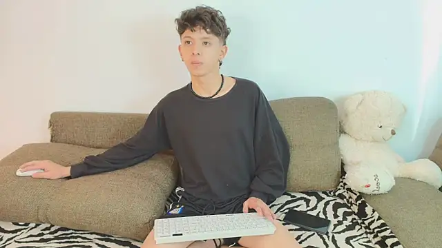 Snapshot of Daniel_Roy chatting on May 24, 2026, 1:00 pm Daniel Roy online show from May 24, 2026, 1:00 pm