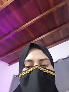 Snapshot of bahiya_aziz chatting on June 11, 2026, 10:45 am bahiya aziz online show from June 11, 2026, 10:45 am