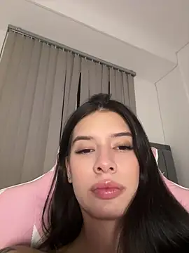 Valen Gia online show from March 12, 2026, 1:33 am