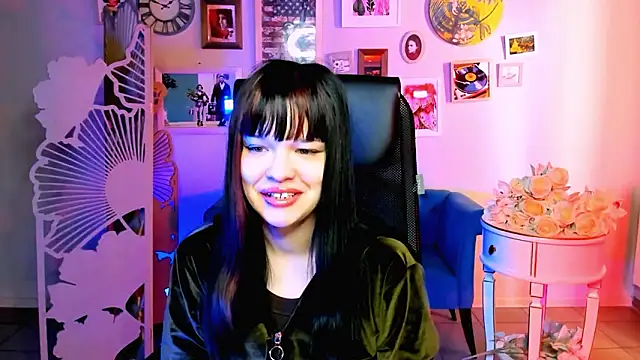 Snapshot of MeganBlosom chatting on March 11, 2026, 6:18 am MeganBlosom online show from March 11, 2026, 6:18 am