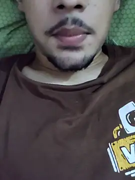 Snapshot of come_evweyine chatting on August 4, 2026, 5:06 pm come evweyine online show from August 4, 2026, 5:06 pm