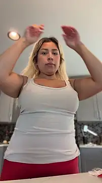 mxmxee online show from April 20, 2026, 9:27 pm