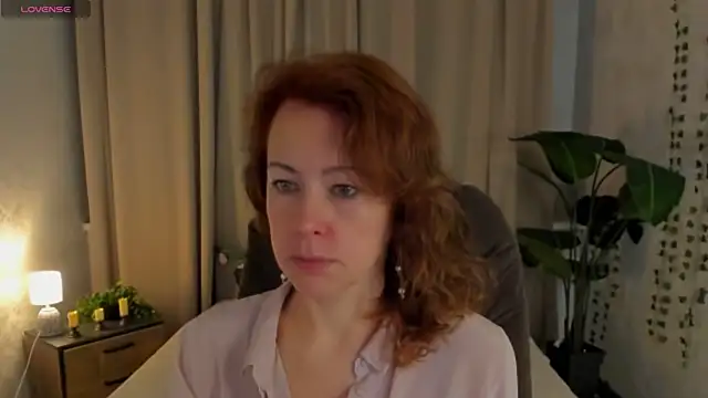 LeticiaRomano online show from April 19, 2026, 3:51 am