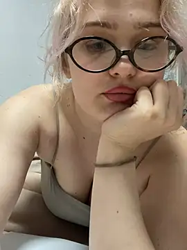 Snapshot of keeeessyyy chatting on May 20, 2026, 4:37 pm keeeessyyy online show from May 20, 2026, 4:37 pm