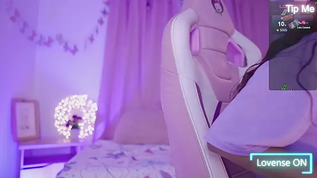 nahomy 2308 online show from April 7, 2026, 11:45 am