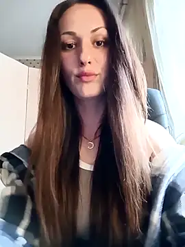 Snapshot of LunaCrystall chatting on April 19, 2026, 3:35 pm LunaCrystall online show from April 19, 2026, 3:35 pm