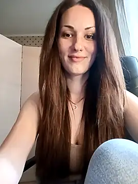 Snapshot of LunaCrystall chatting on May 9, 2026, 4:21 pm LunaCrystall online show from May 9, 2026, 4:21 pm