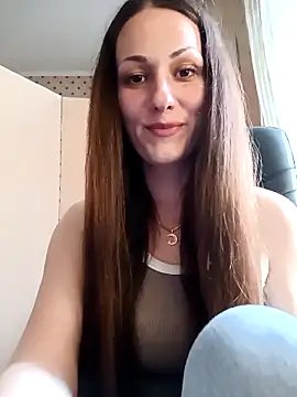 Snapshot of LunaCrystall chatting on April 26, 2026, 4:04 pm LunaCrystall online show from April 26, 2026, 4:04 pm