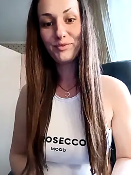 Snapshot of LunaCrystall chatting on May 8, 2026, 4:00 pm LunaCrystall online show from May 8, 2026, 4:00 pm