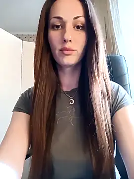 Snapshot of LunaCrystall chatting on May 4, 2026, 3:59 pm LunaCrystall online show from May 4, 2026, 3:59 pm