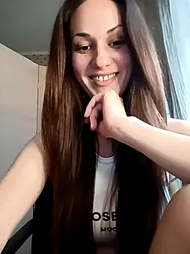 Snapshot of LunaCrystall chatting on May 10, 2026, 4:20 pm LunaCrystall online show from May 10, 2026, 4:20 pm