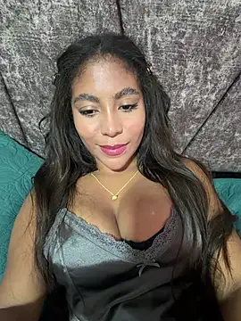 SaraValentina11 online show from May 11, 2026, 7:22 pm