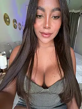 SaraValentina11 online show from April 19, 2026, 6:10 pm