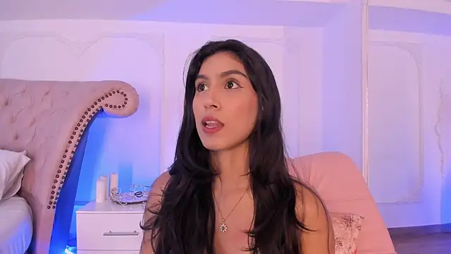 LucianaBlanco  online show from May 7, 2026, 9:07 pm