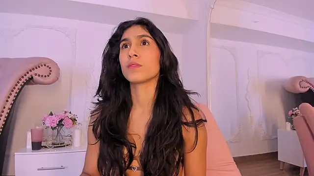 LucianaBlanco  online show from May 3, 2026, 12:53 pm