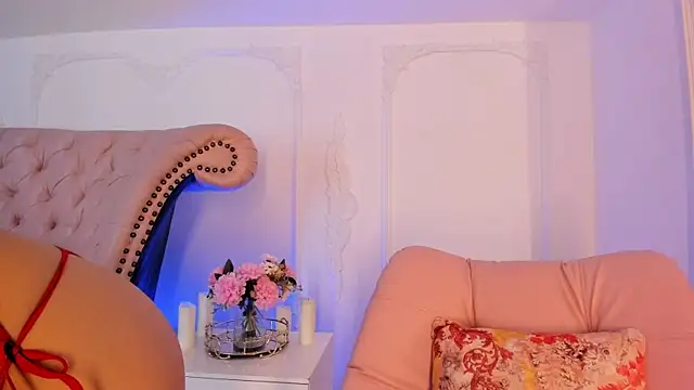 LucianaBlanco  online show from April 19, 2026, 2:51 pm