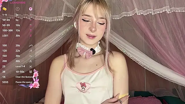 OnlyEva1 online show from April 22, 2026, 9:38 am